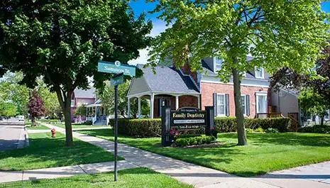 Dr. Manduzzi's dentist office in Utica Mi.
